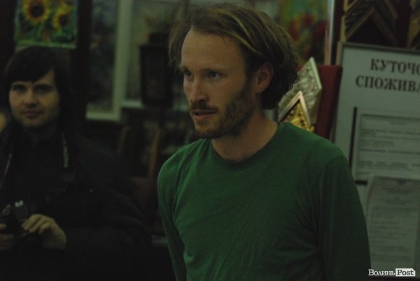 У Луцьку «Нова лінія» та спортзал стали театрами. ФОТО. ВІДЕО