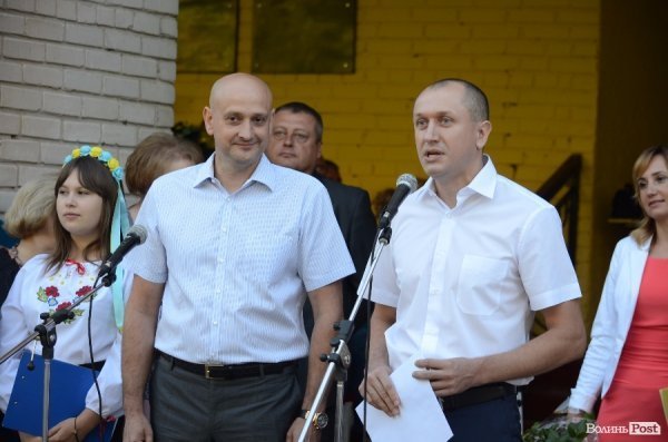 Перший дзвоник у луцьких школах. ФОТОРЕПОРТАЖ