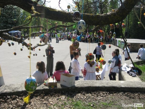 У луцькому парку ‒ великодні розваги. ФОТО