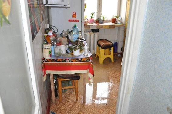 У Сумах жінка гнала самогон і підірвала квартиру. ФОТО