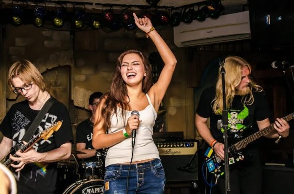 Благодійний рок-концерт зібрав у Луцьку аншлаг. ФОТО 