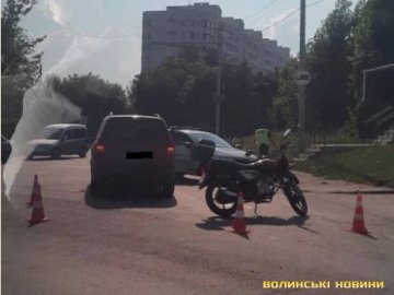 У Луцьку легковик зіткнувся з мотоциклом