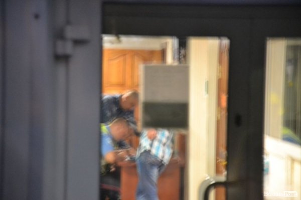 Всередині складали протокол та брали покази