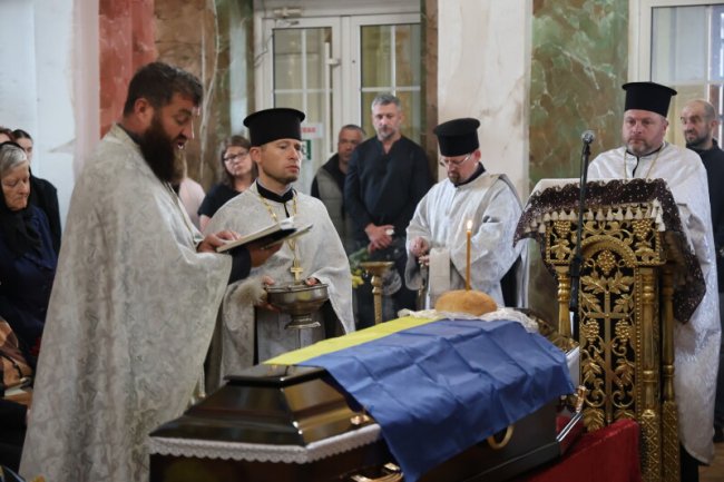 У Луцьку попрощалися з воїном Сергієм Четвериковим, який загинув за незалежність України