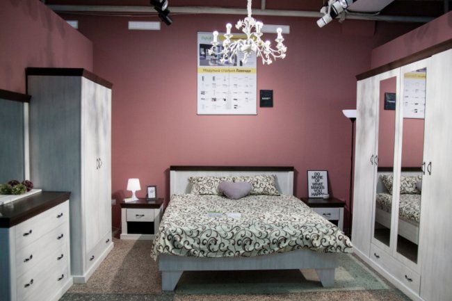 У Луцьку з’явиться сучасний гіпермаркет меблів та люстр* 