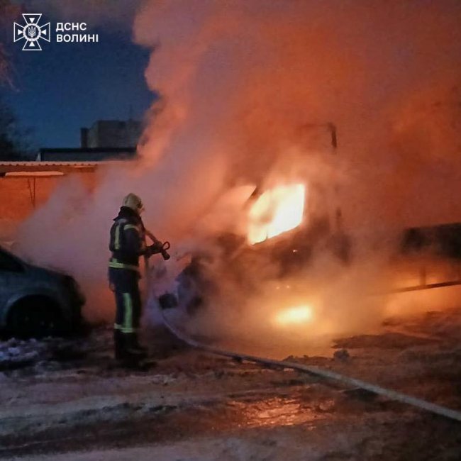 У Луцьку горіли два автомобілі