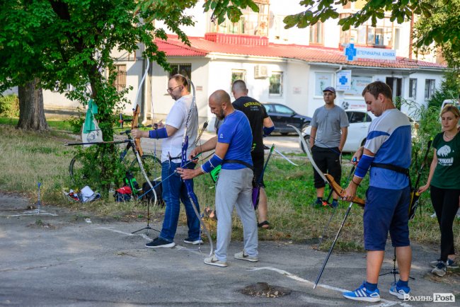 Єдина у Луцьку секція стрільби з лука провела перше відкрите тренування. ФОТО