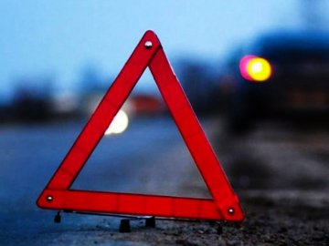 У Луцьку автівка протаранила паркан магазину