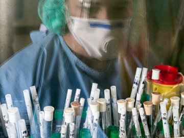 Спалахи коронавірусу у геріатричному будинку села Білосток та «Руті»: повідомили деталі