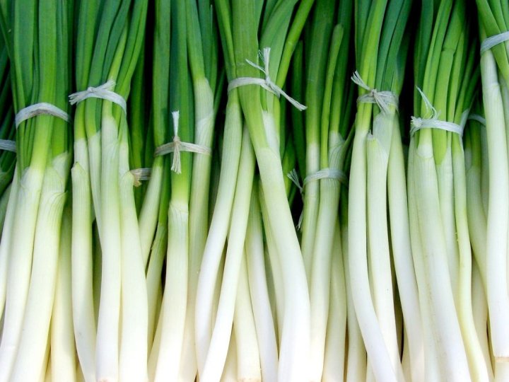 Ціни на зелену цибулю на ринках Луцька б'ють рекорди