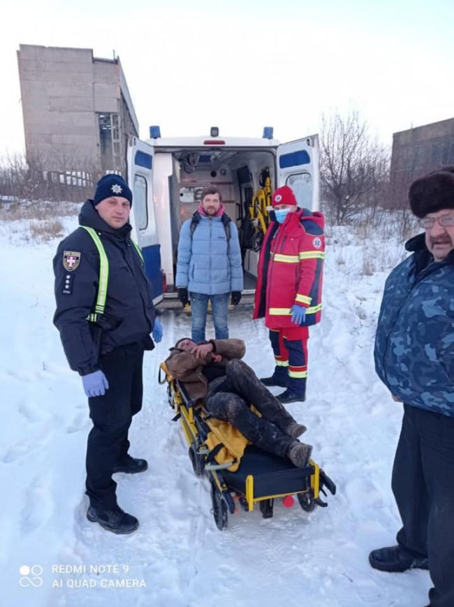 На Волині на території закинутого заводу знайшли чоловіка, який ледь не замерз