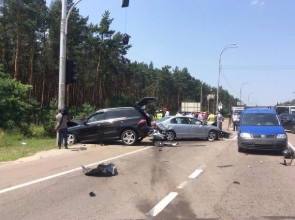 Смертельна ДТП під Києвом: мажор на смерть збив скутериста. ФОТО