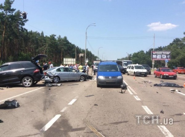 Смертельна ДТП під Києвом: мажор на смерть збив скутериста. ФОТО