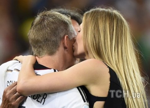 Перемога Німеччини: конфетті та поцілунки. ФОТО