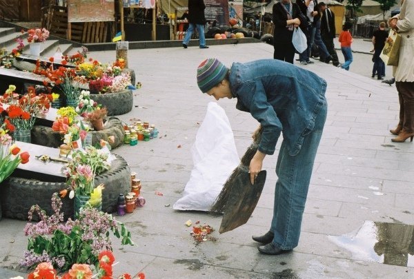 Люди, які досі на Майдані. ФОТО