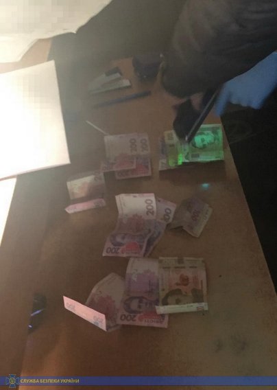 За зміну мали до 150 тисяч гривень «данини»: на «Устилузі» викрили митників-хабарників. ФОТО