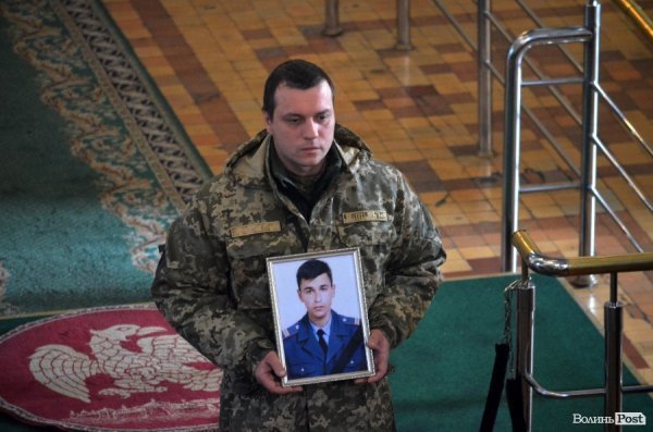 Луцьк провів в останню путь Героя АТО Валерія Марцинюка. ФОТО 