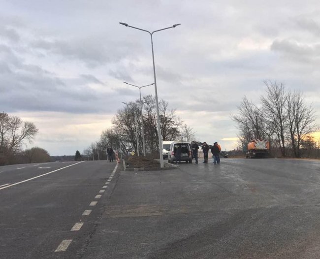 На волинській дорозі облаштовують майданчик для зважування вантажівок 