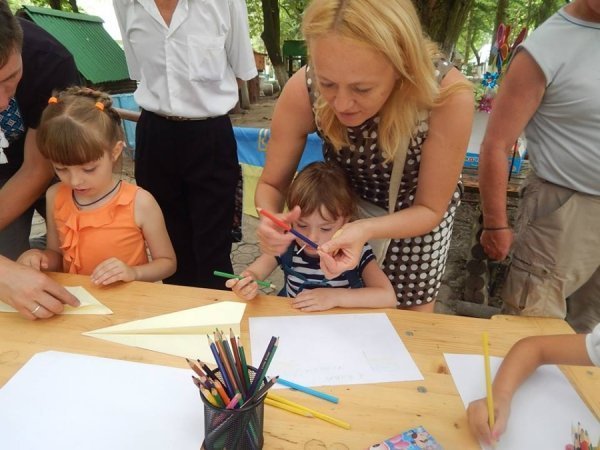 У Луцьку написали листи військовим у зону АТО. ФОТО