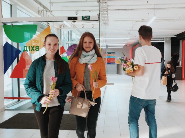 У луцькому «Промені» до свята дарували приємності. ФОТО*