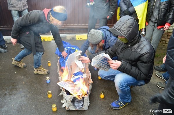 У Луцьку спалили «труну Партії регіонів». ФОТО. ВІДЕО