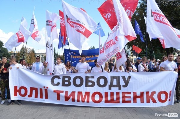 Опозиція на марші: у Луцьку влаштували протестну ходу. ФОТО 