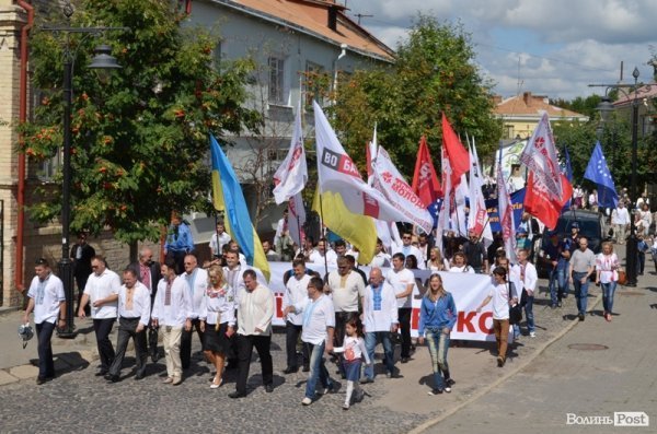 Опозиція на марші: у Луцьку влаштували протестну ходу. ФОТО 