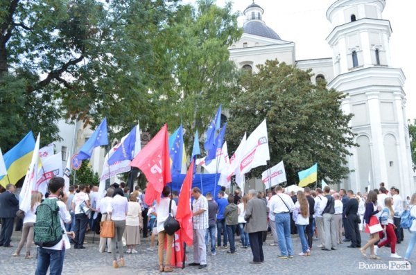 Опозиція на марші: у Луцьку влаштували протестну ходу. ФОТО 