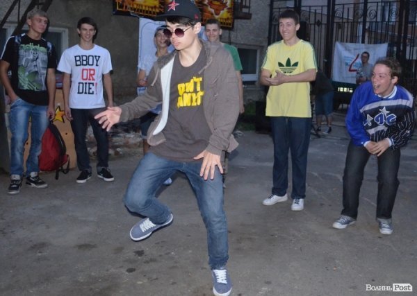 У центрі Луцька влаштували хіп-хоп вечірку. ФОТО  