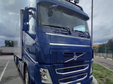 На волинській митниці затримали вантажівку з понад 20 тоннами сала. ФОТО