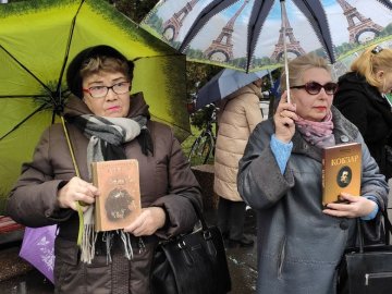 Пів сотні волинян долучилися до акції «Прийди зі своїм Кобзарем». ВІДЕО