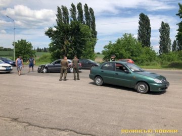 У Луцьку Mercedes зіткнувся із Daewoo Lanos. ФОТО. ВІДЕО