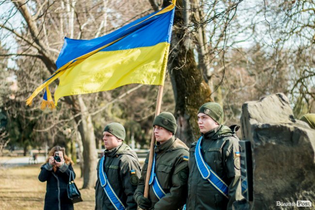 У Луцьку ходою і молитвами вшанували мужність та героїзм добровольців. ФОТО