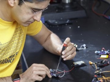 Учені розробили слуховий апарат вартістю один долар