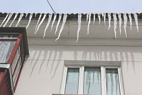 Лучанам загрожують бурульки. ФОТО