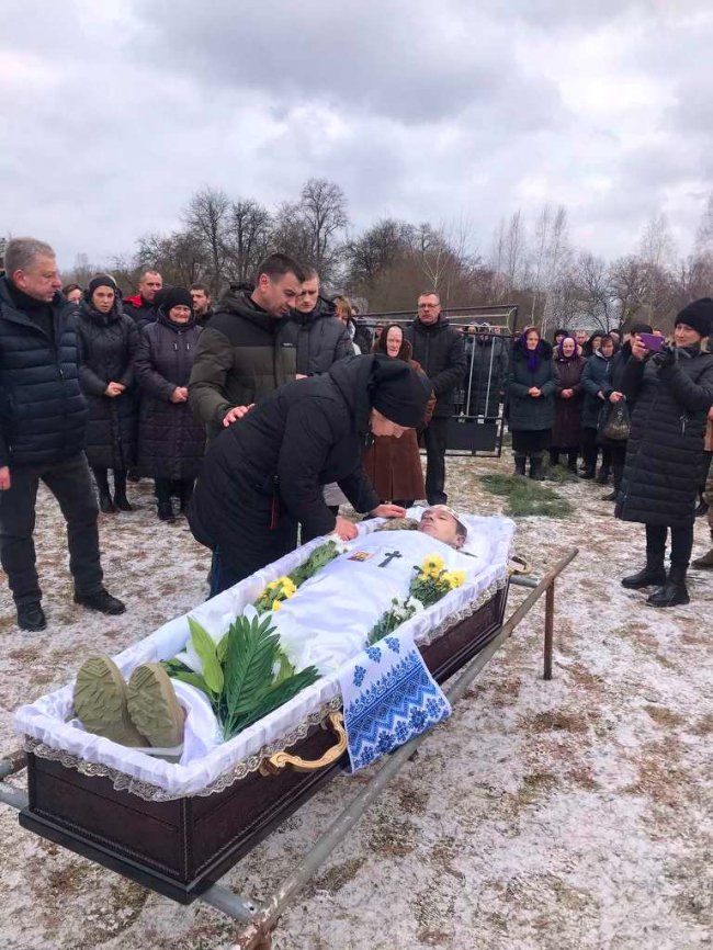 На Волині провели в останню путь полеглого під Авдіївкою Героя
