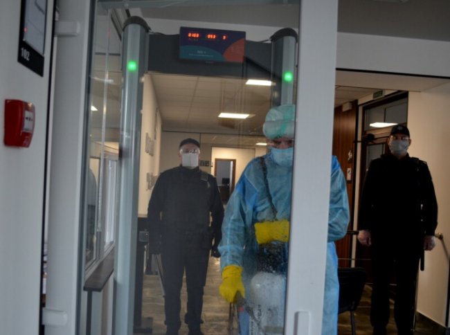 Робота в умовах карантину: у Луцьку дезінфікують судові установи