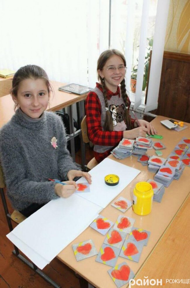 Юні волиняни передали святкові гостинці дітям на Донеччину