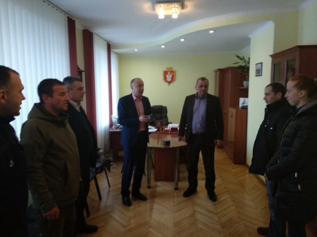 У Луцьку самооборонівцям вручили іменні годинники. ФОТО