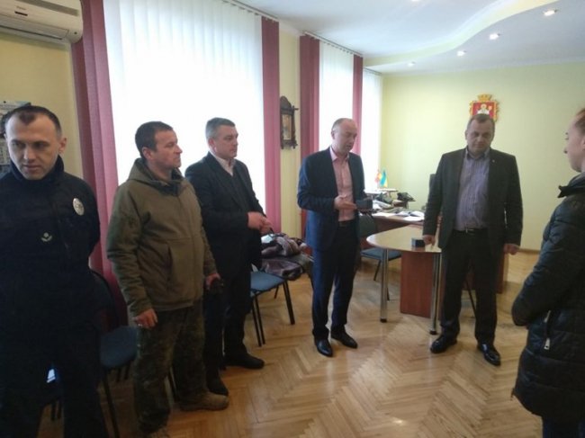 У Луцьку самооборонівцям вручили іменні годинники. ФОТО