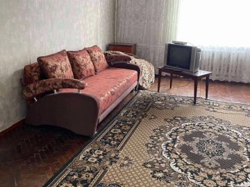 Дівчині з Волині, позбавленій батьківського піклування, купили квартиру 