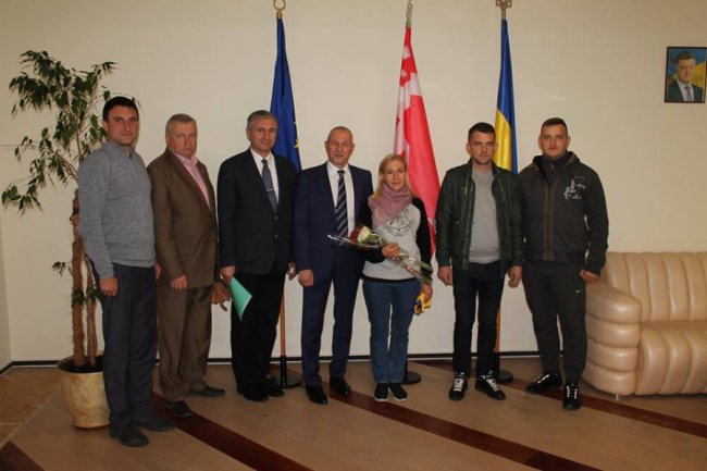 Волинянка поїде на «Ігри нескорених» з прапором, який висів в кабінеті голови ОДА