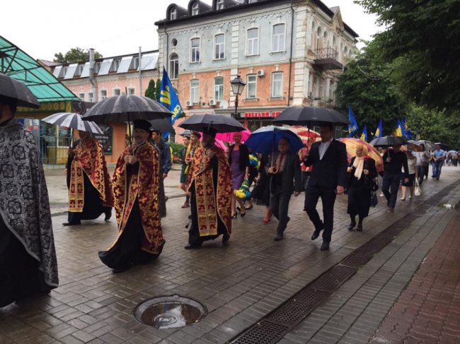 У Луцьку вшанували розстріляних в'язнів тюрми. ФОТО