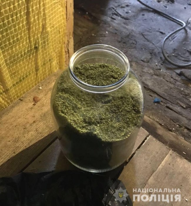 «Закладки», шприци, таблетки: на Волині правоохоронці «накрили» наркобізнес. ФОТО