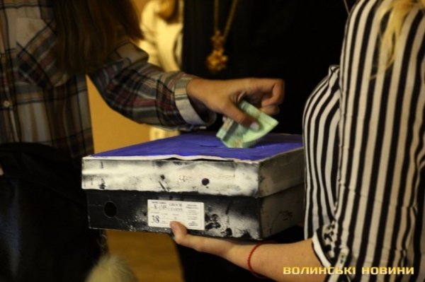 Однокласники постраждалого на Дубнівській зібрали 6 тисяч 