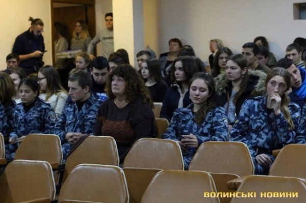 Однокласники постраждалого на Дубнівській зібрали 6 тисяч 