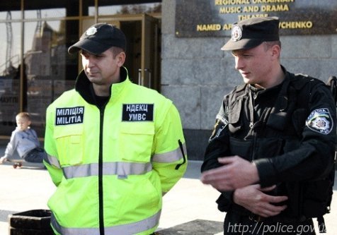 «Беркут» влаштував показову бійку у центрі Луцька. ФОТО