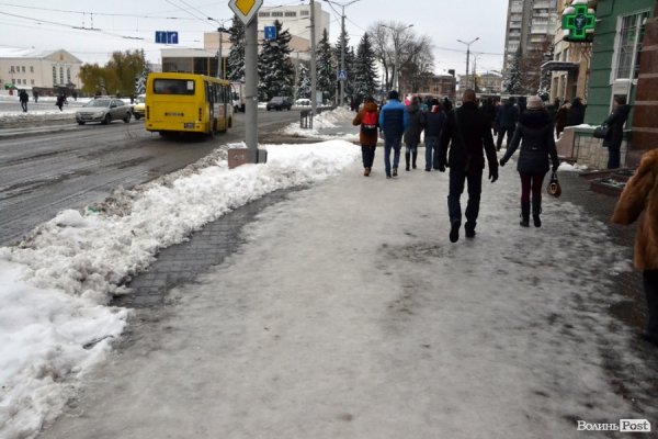 Фото снігового ранку в Луцьку