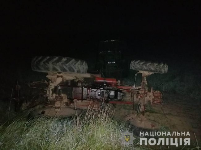 На Волині трактор злетів у кювет: пасажира з переломами госпіталізували