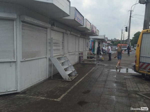 У Луцьку біля Центрального ринку знайшли непритомного чоловіка. ФОТО